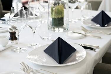 SERVIETTE 39X39CM NON TISSÉ TORK®LINSTYLE® DINNER NOIR X600