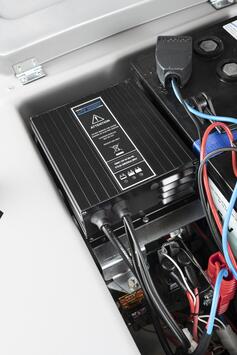 CHARGEUR A BORD 12V 12A