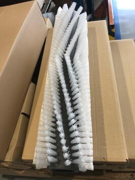 BROSSE 150MM LG 656MM CYLINDRIQUE POLYPRO BLANC