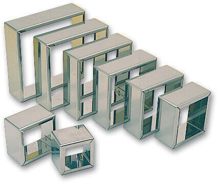 JEU DE 8 DÉCOUPOIRS CARRÉS UNIS INOX DE 4 À 11 CM