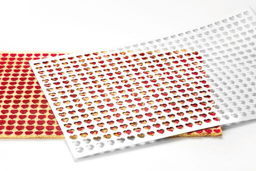 POCHOIR BLANC 600X400 COEUR 10X15 MM - 2
