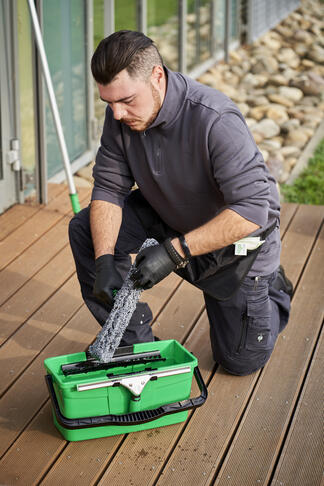 SEAU 12L RECTANGULAIRE VERT AVEC COMPARTIMENT PORTE OUTILS - 4